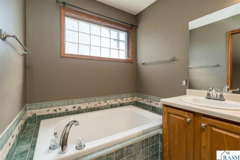 2100 Peregrine Lane North Mankato MN 56003