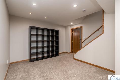 2100 Peregrine Lane North Mankato MN 56003