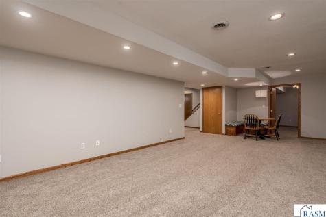 2100 Peregrine Lane North Mankato MN 56003