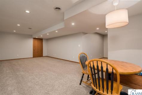 2100 Peregrine Lane North Mankato MN 56003