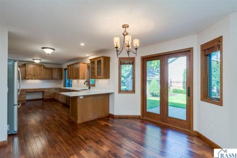 2100 Peregrine Lane North Mankato MN 56003