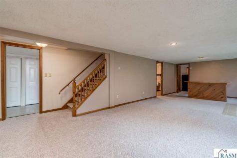 308 Viking Drive Mankato MN 56001