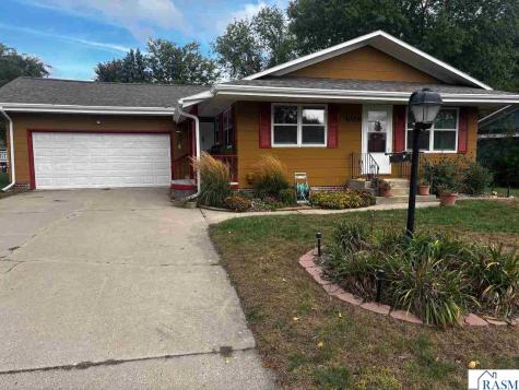 1029 Willow Drive St. Peter MN 56082