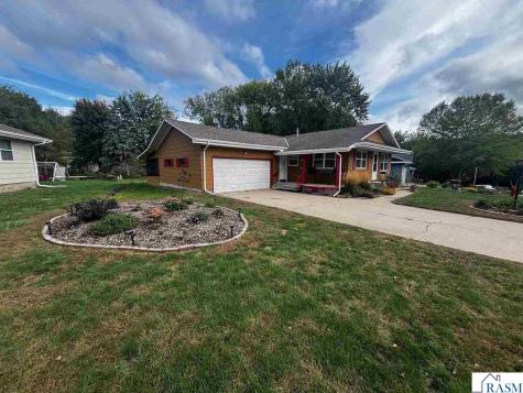 1029 Willow Drive St. Peter MN 56082