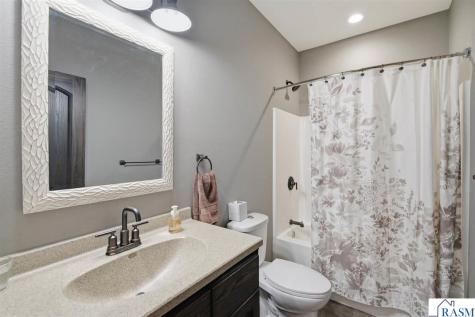 820 Fieldcrest Drive Mankato MN 56001