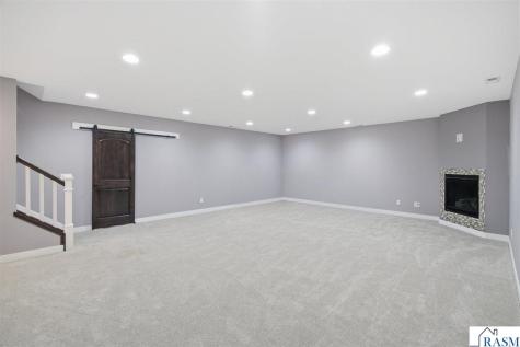 820 Fieldcrest Drive Mankato MN 56001
