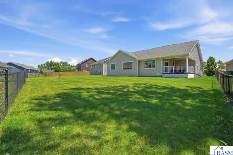 820 Fieldcrest Drive Mankato MN 56001