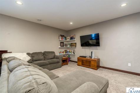 2232 Coventry Lane North Mankato MN 56003