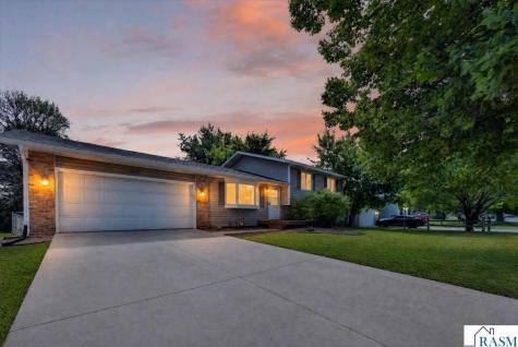 2575 Lamada Place Owatonna MN 55060