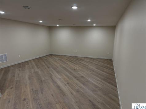 14 Village Lane New Ulm MN 56073