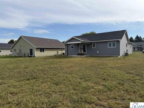 14 Village Lane New Ulm MN 56073