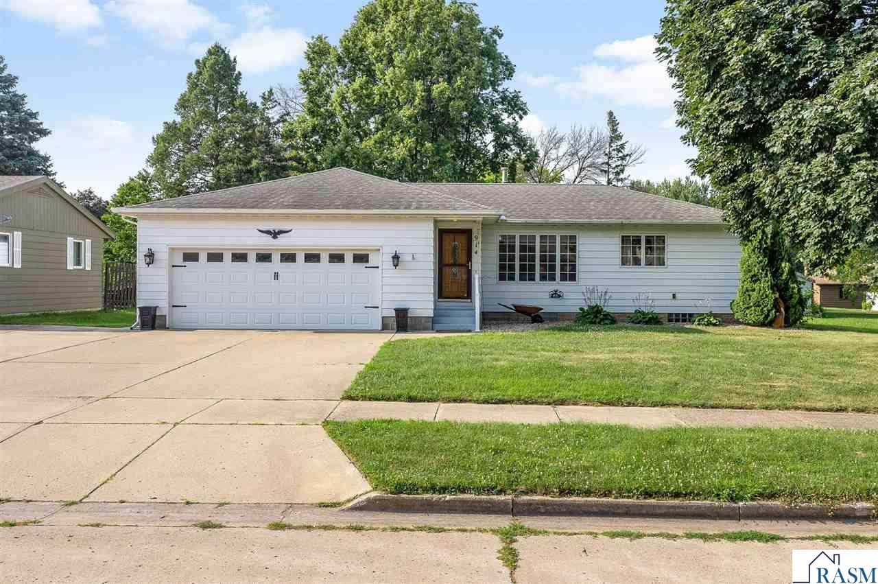 914 School Street Fairmont MN 56031