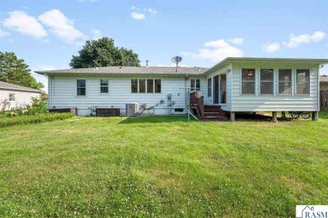 914 School Street Fairmont MN 56031
