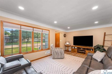 914 School Street Fairmont MN 56031
