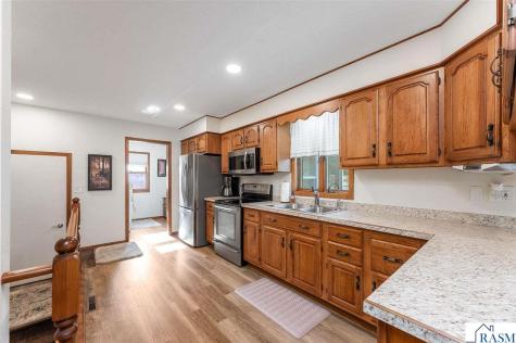 914 School Street Fairmont MN 56031