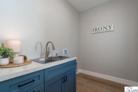 1720 High Tail Lane Mankato MN 56001