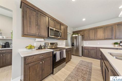 1966 Lexington Lane North Mankato MN 56003