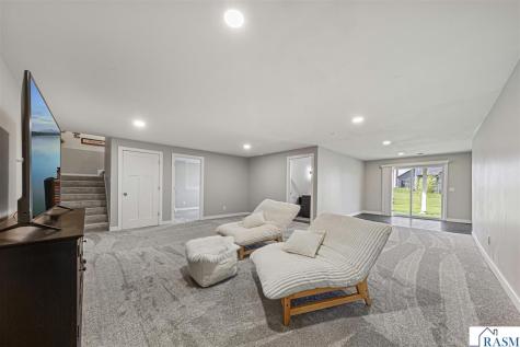 1966 Lexington Lane North Mankato MN 56003