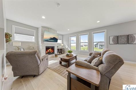 1966 Lexington Lane North Mankato MN 56003