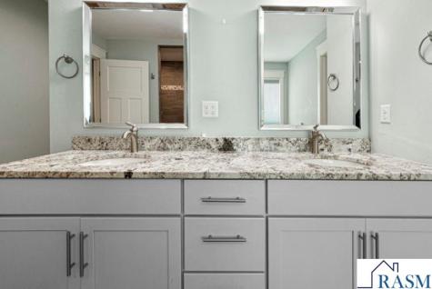317 Oak Marsh Drive Mankato MN 56001