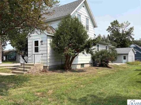201 Main St So Winthrop MN 55396