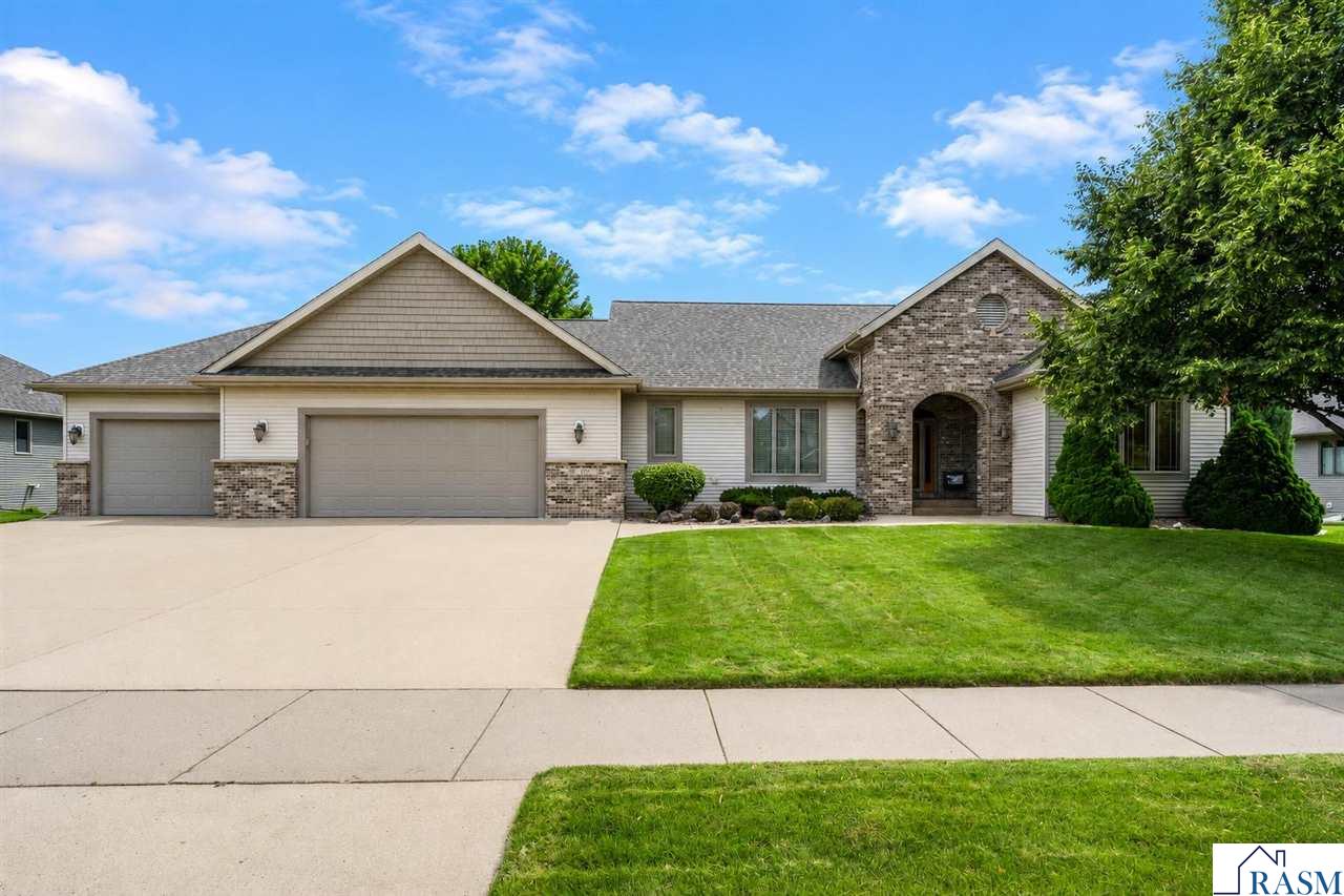 117 Grovebrook Drive Mankato MN 56001