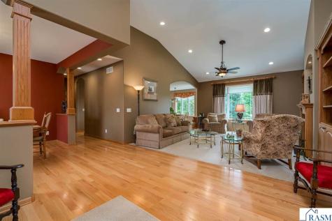 117 Grovebrook Drive Mankato MN 56001