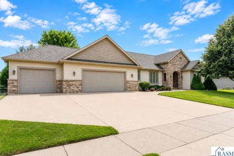 117 Grovebrook Drive Mankato MN 56001