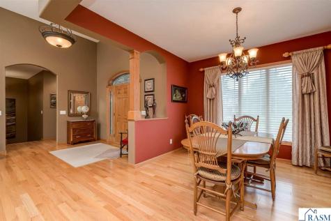 117 Grovebrook Drive Mankato MN 56001