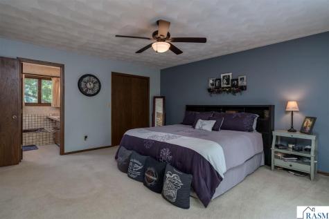 23 Holiday Court North Mankato MN 56063