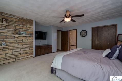 23 Holiday Court North Mankato MN 56063