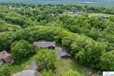 23 Holiday Court North Mankato MN 56063