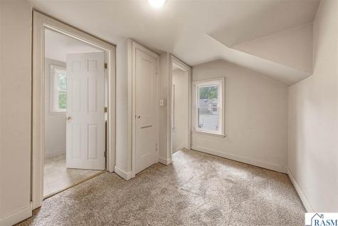 1526 N 4th Street Mankato MN 56001-3210