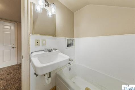 1526 N 4th Street Mankato MN 56001-3210