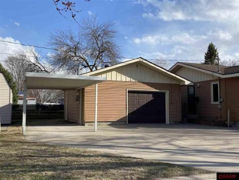 1326 Jefferson Street North New Ulm MN 56073