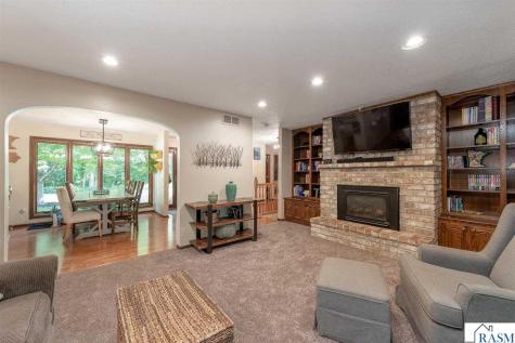 137 Maple Park Drive Mankato MN 56001