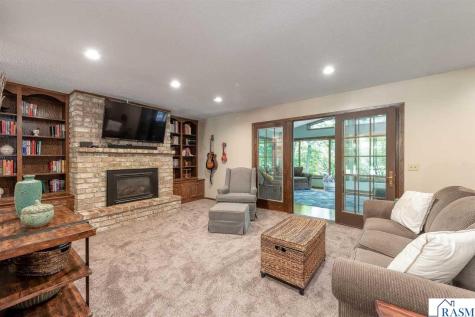 137 Maple Park Drive Mankato MN 56001
