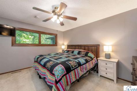 137 Maple Park Drive Mankato MN 56001