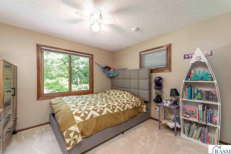 137 Maple Park Drive Mankato MN 56001