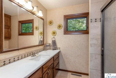 137 Maple Park Drive Mankato MN 56001