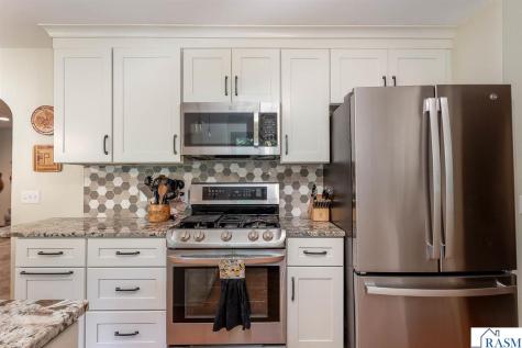 137 Maple Park Drive Mankato MN 56001