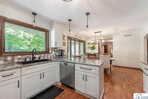 137 Maple Park Drive Mankato MN 56001