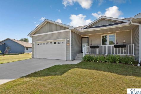 611 Mari-dean Boulevard Lake Crystal MN 56055