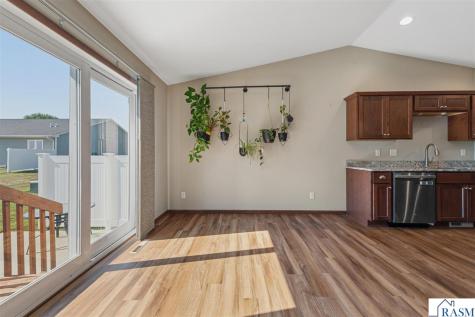 611 Mari-dean Boulevard Lake Crystal MN 56055