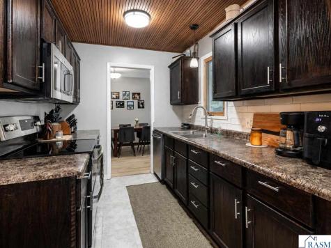 313 SE 1st Street Madelia MN 56062