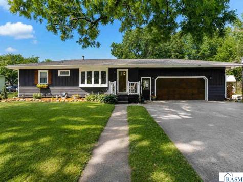 313 SE 1st Street Madelia MN 56062