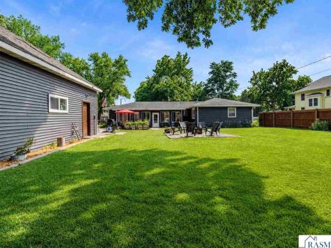 313 SE 1st Street Madelia MN 56062
