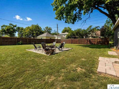 313 SE 1st Street Madelia MN 56062
