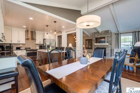 204 Viking Drive Mankato MN 56001