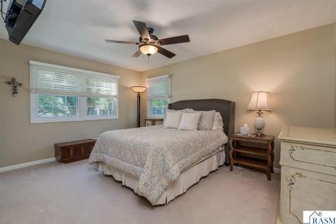 204 Viking Drive Mankato MN 56001
